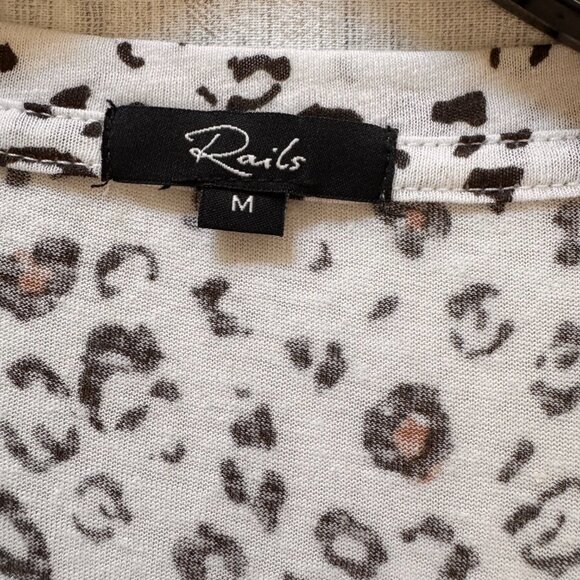 Rails Cara V-Neck Tee in White Mocha Leopard | Size M - Picture 4 of 7
